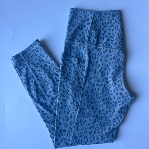 Athleta Saluation Stash 7/8 Tight